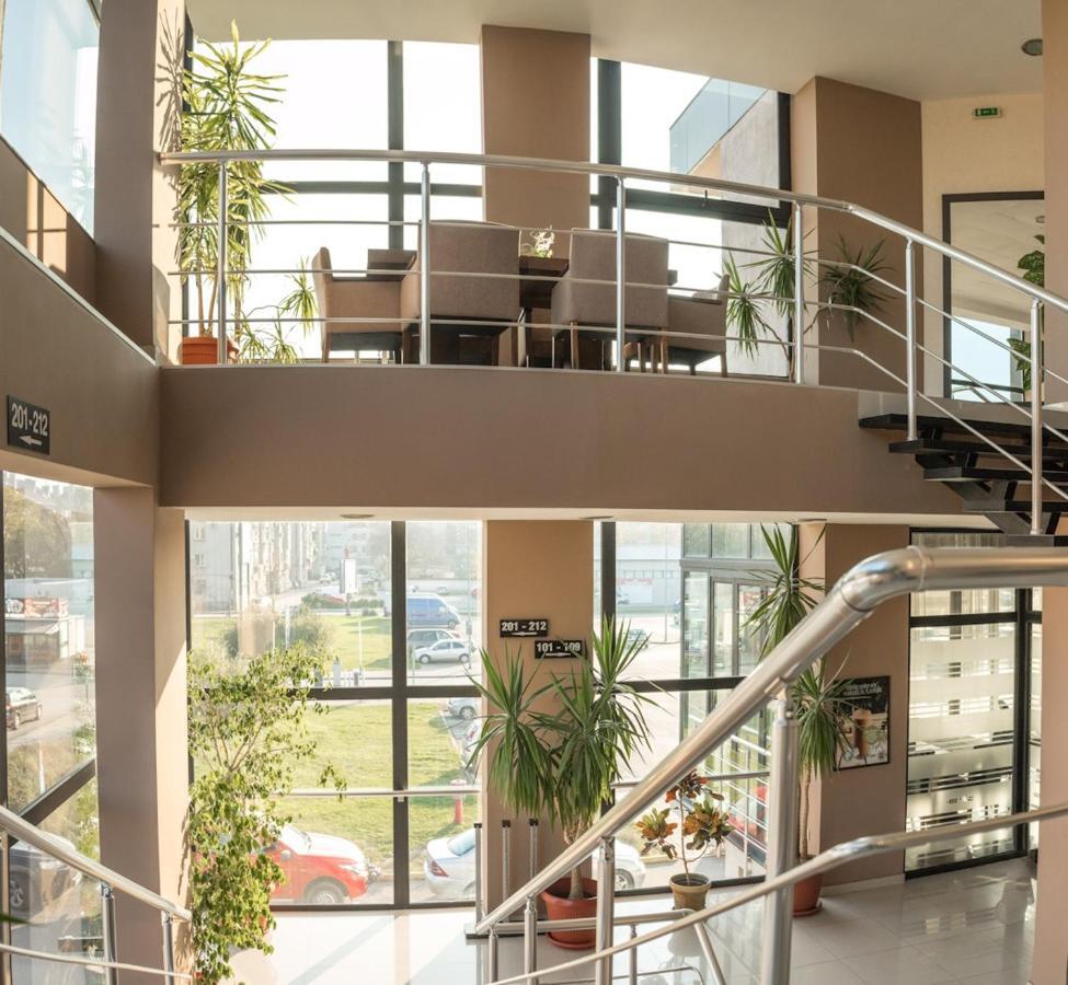 Семеен Хотел Естило Dimitrovgrad  Exterior foto